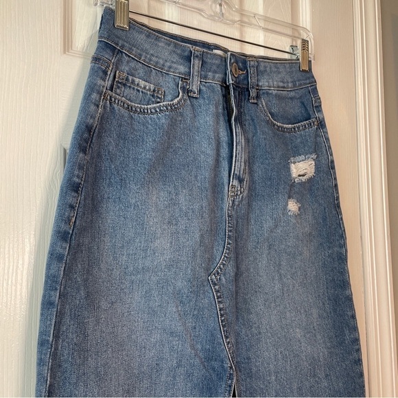 So Long Blue Denim Skirt Stretch Frayed Bottom Hem Light Distressing Size 5/27W - Picture 9 of 16